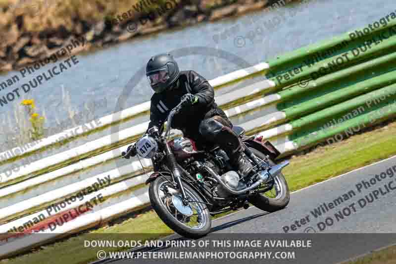 Vintage motorcycle club;eventdigitalimages;mallory park;mallory park trackday photographs;no limits trackdays;peter wileman photography;trackday digital images;trackday photos;vmcc festival 1000 bikes photographs